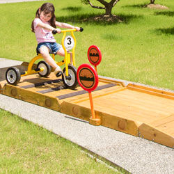 Wisdom Outdoor Trike Obstacle Course